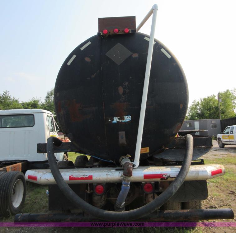 image for item I1996 1980 International F2574 tank truck