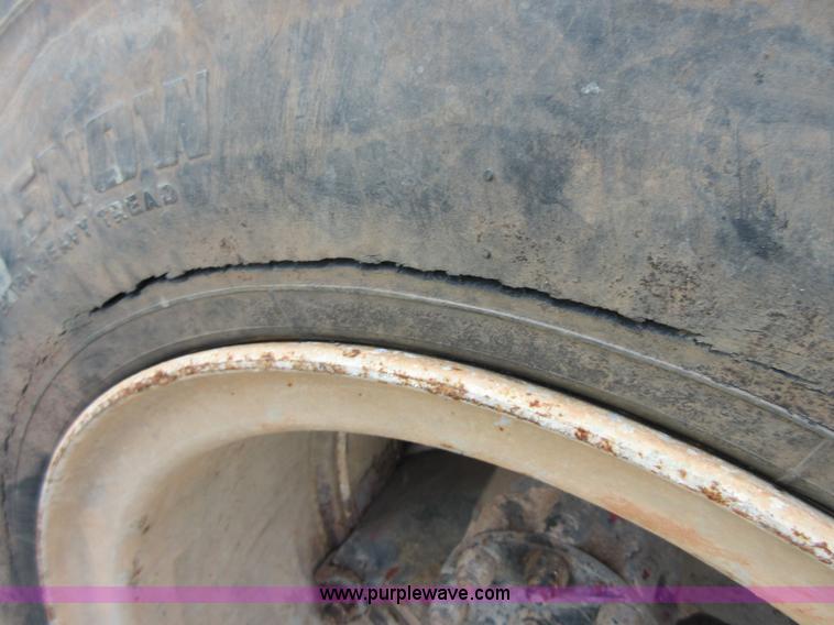 image for item I1996 1980 International F2574 tank truck