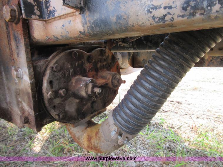 image for item I1996 1980 International F2574 tank truck