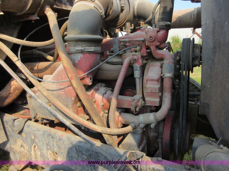 image for item I1996 1980 International F2574 tank truck