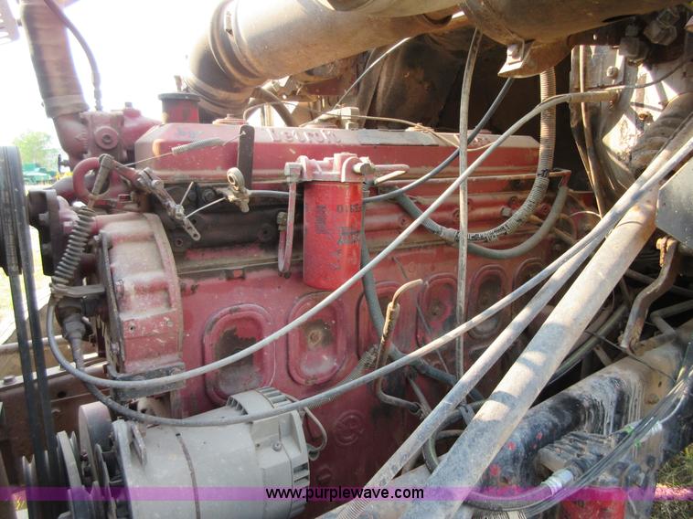 image for item I1996 1980 International F2574 tank truck