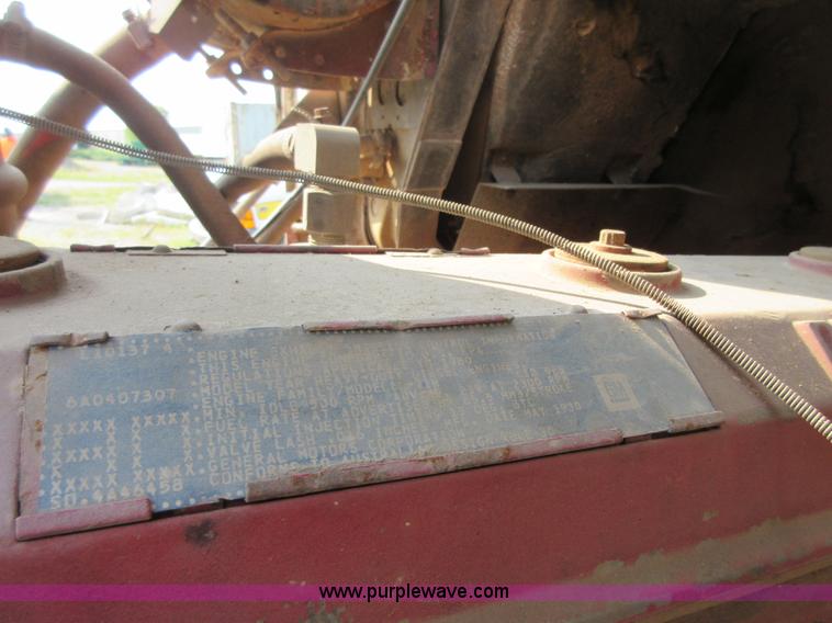 image for item I1996 1980 International F2574 tank truck