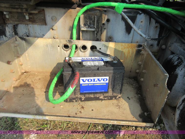 image for item I1996 1980 International F2574 tank truck