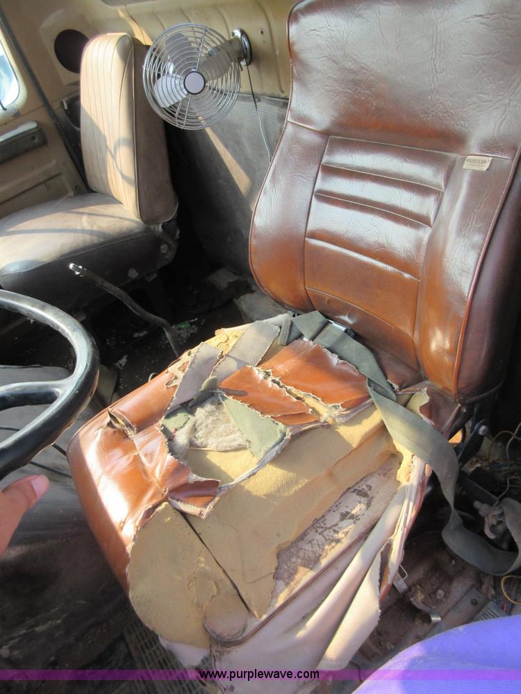 image for item I1996 1980 International F2574 tank truck