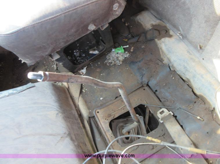 image for item I1996 1980 International F2574 tank truck