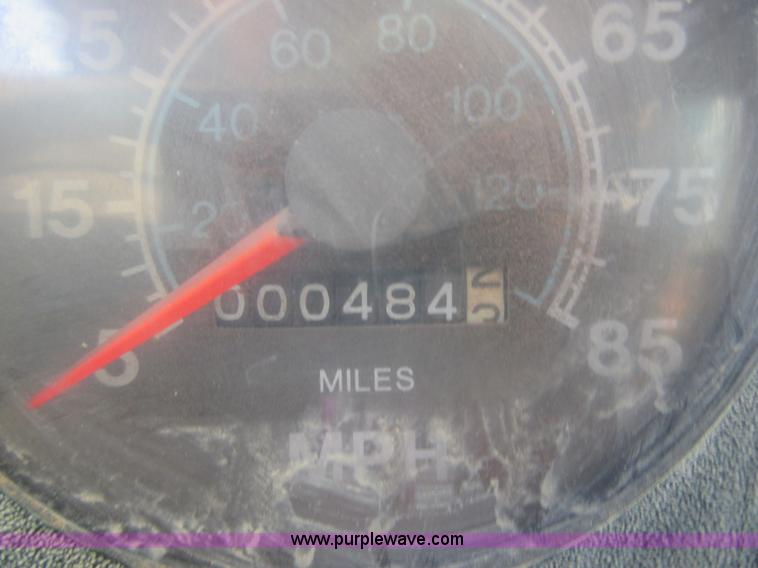 image for item I1996 1980 International F2574 tank truck