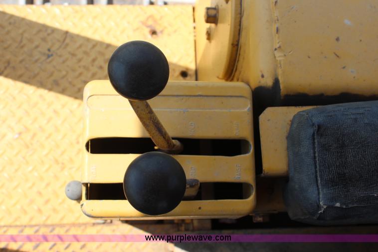 image for item J3515 1969 Caterpillar 977K track loader