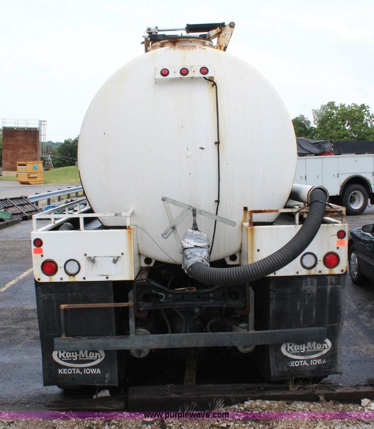 image for item J3680 2005 International 7600 tank truck