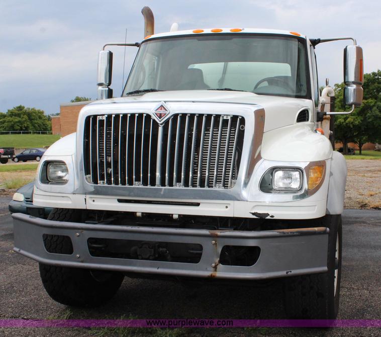 image for item J3680 2005 International 7600 tank truck