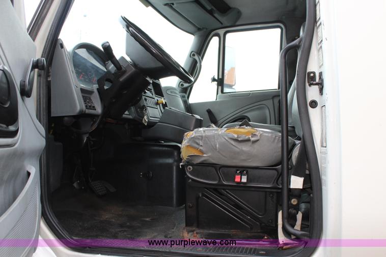 image for item J3680 2005 International 7600 tank truck