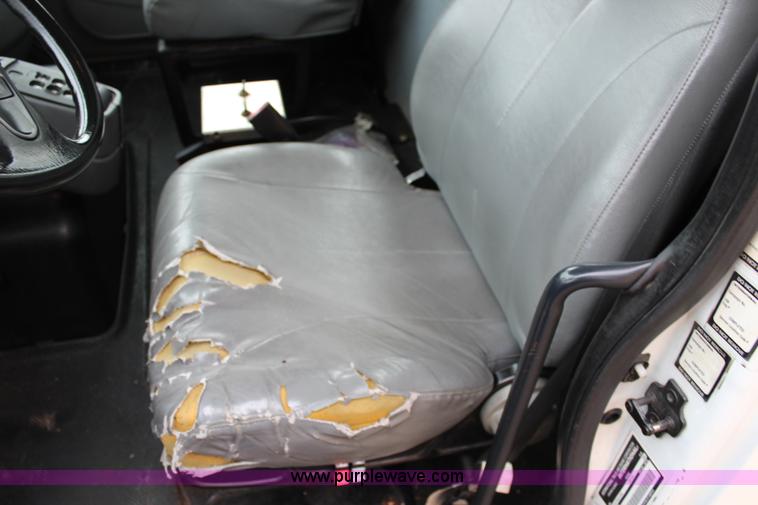 image for item J3680 2005 International 7600 tank truck