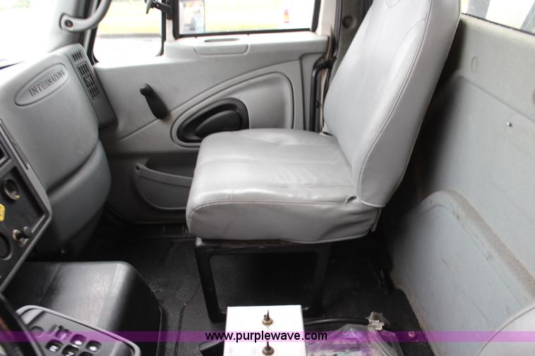 image for item J3680 2005 International 7600 tank truck