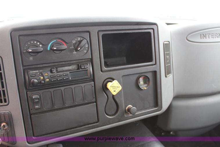 image for item J3680 2005 International 7600 tank truck