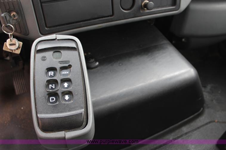 image for item J3680 2005 International 7600 tank truck