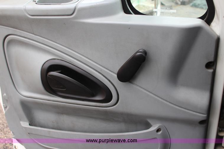 image for item J3680 2005 International 7600 tank truck