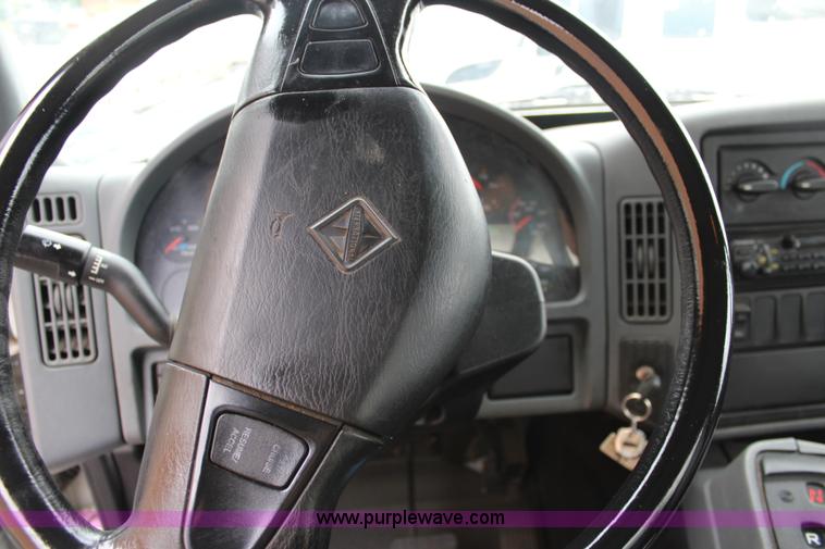 image for item J3680 2005 International 7600 tank truck