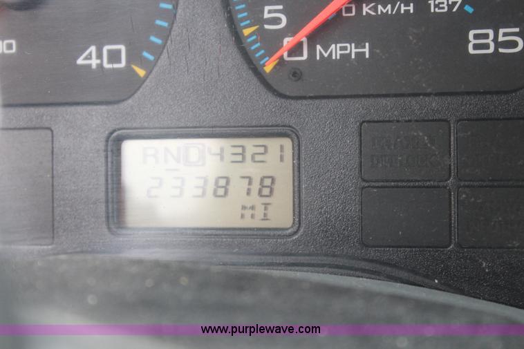 image for item J3680 2005 International 7600 tank truck