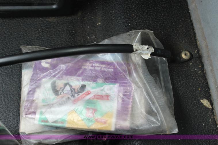 image for item J3680 2005 International 7600 tank truck