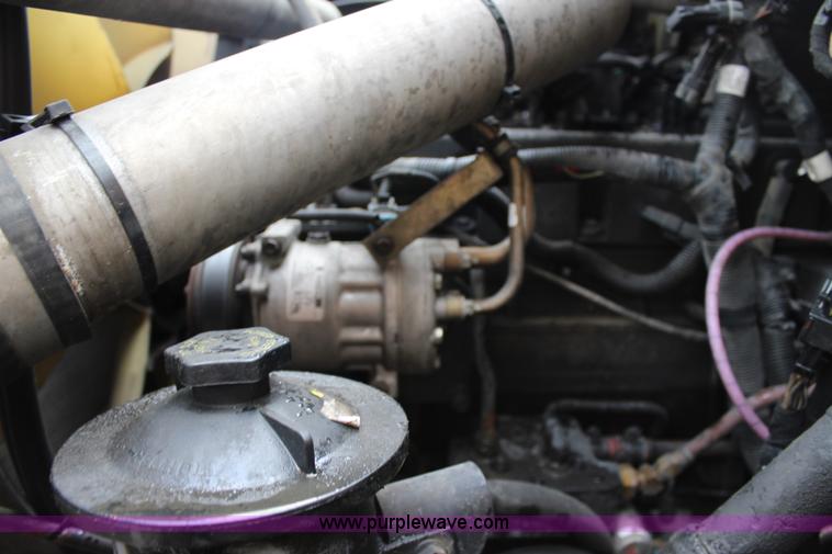 image for item J3680 2005 International 7600 tank truck