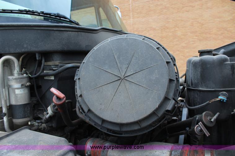 image for item J3680 2005 International 7600 tank truck