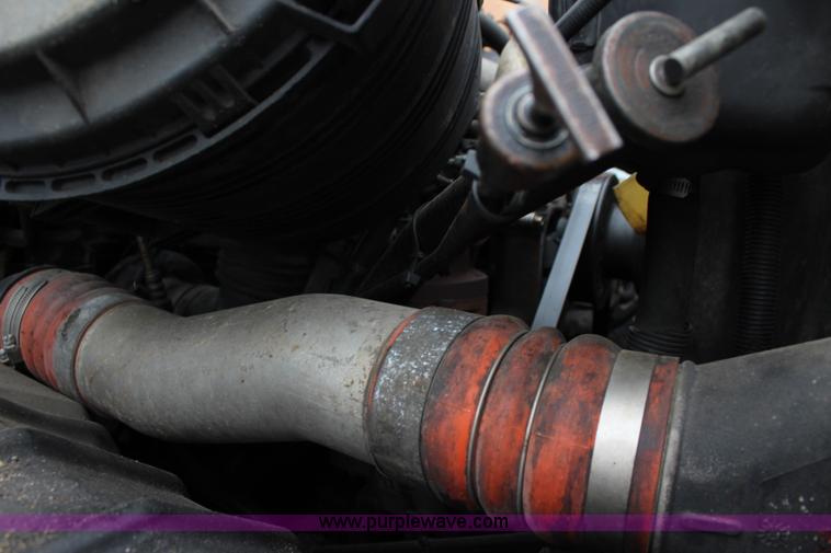 image for item J3680 2005 International 7600 tank truck