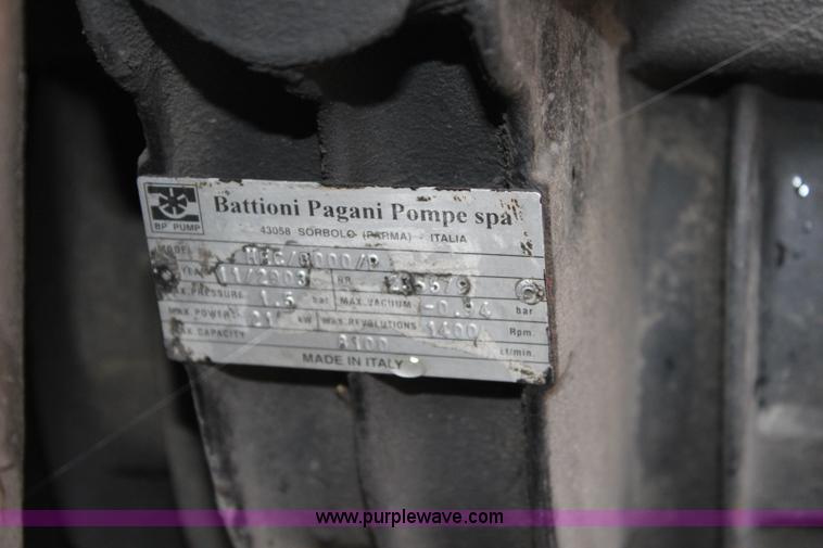 image for item J3680 2005 International 7600 tank truck