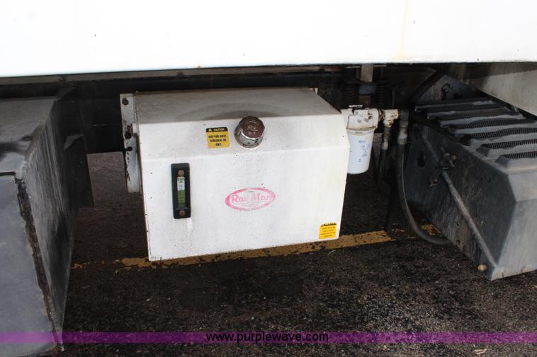 image for item J3680 2005 International 7600 tank truck