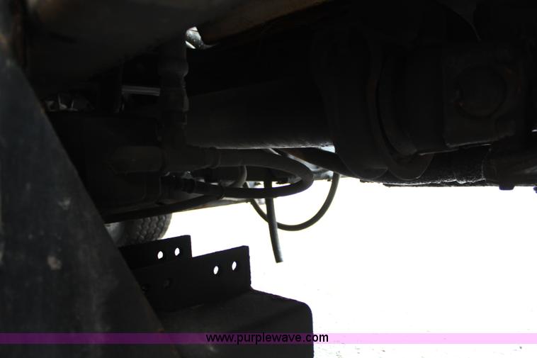 image for item J3680 2005 International 7600 tank truck