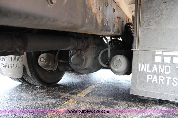 image for item J3680 2005 International 7600 tank truck