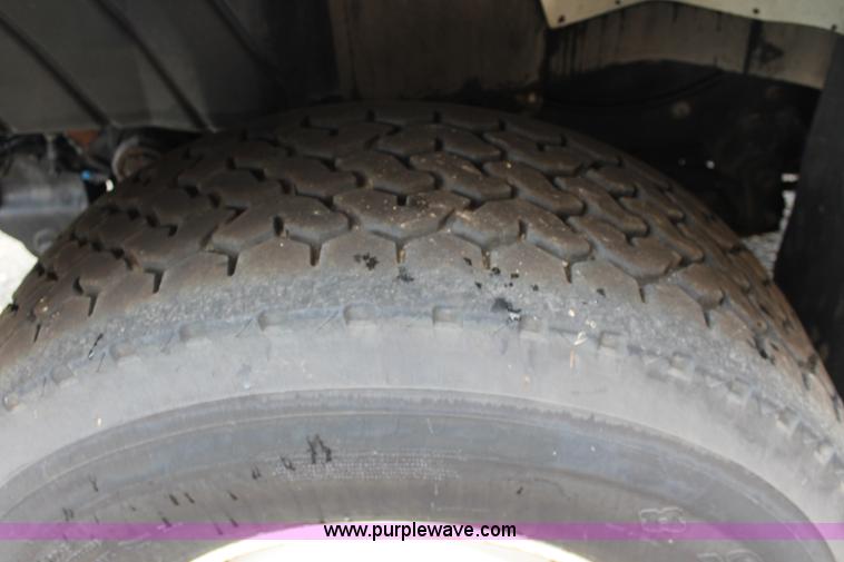 image for item J3680 2005 International 7600 tank truck