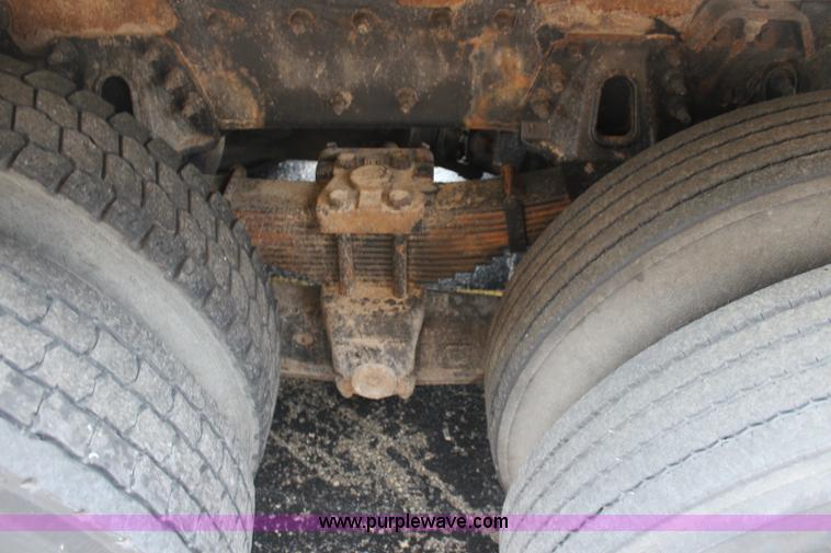image for item J3680 2005 International 7600 tank truck