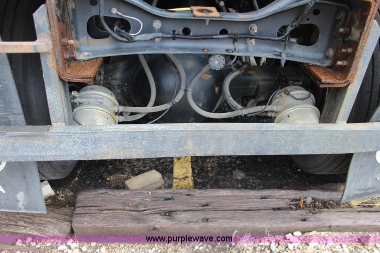 image for item J3680 2005 International 7600 tank truck