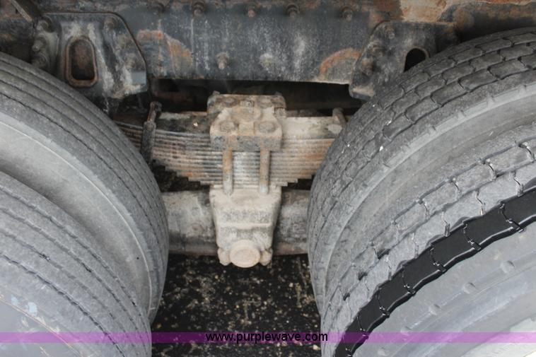 image for item J3680 2005 International 7600 tank truck