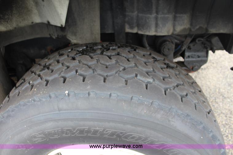 image for item J3680 2005 International 7600 tank truck