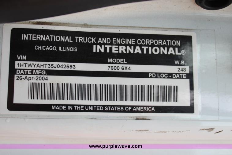 image for item J3680 2005 International 7600 tank truck
