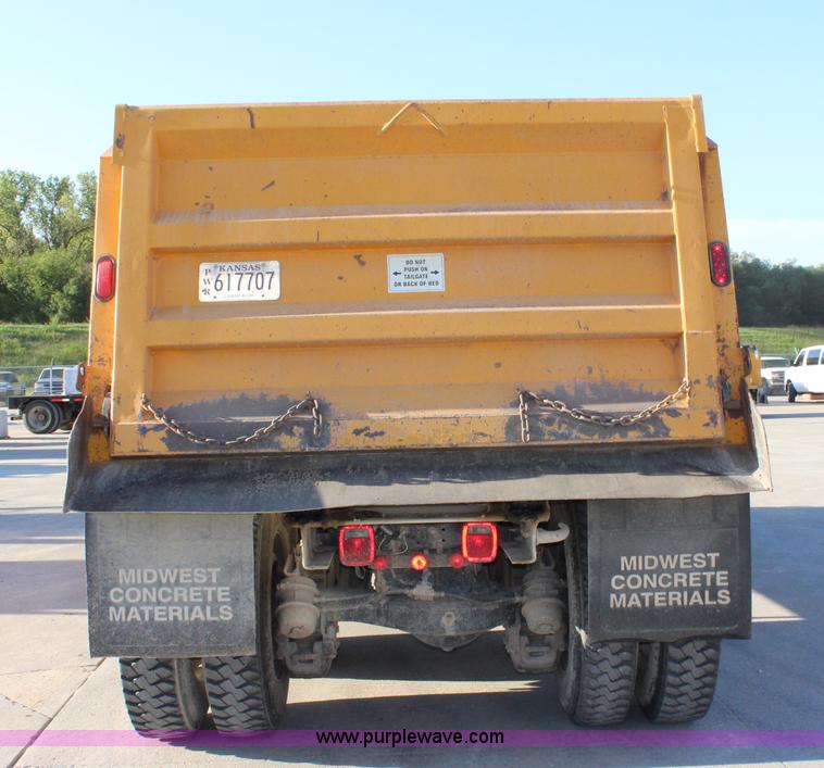 image for item J3702 1993 Mack RD690S dump truck