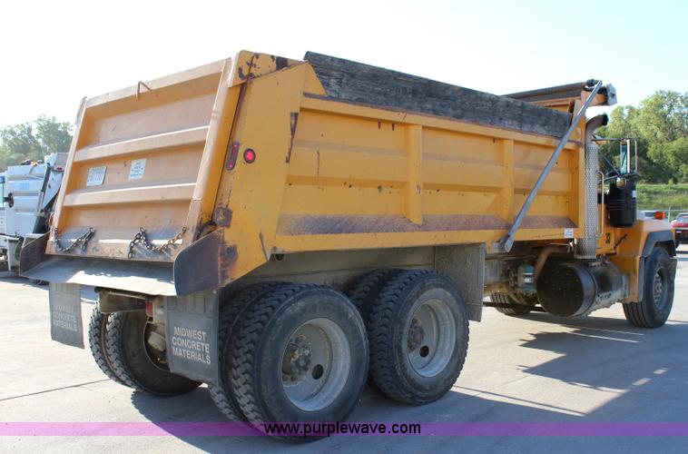 image for item J3702 1993 Mack RD690S dump truck