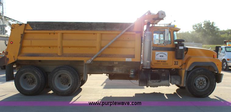 image for item J3702 1993 Mack RD690S dump truck