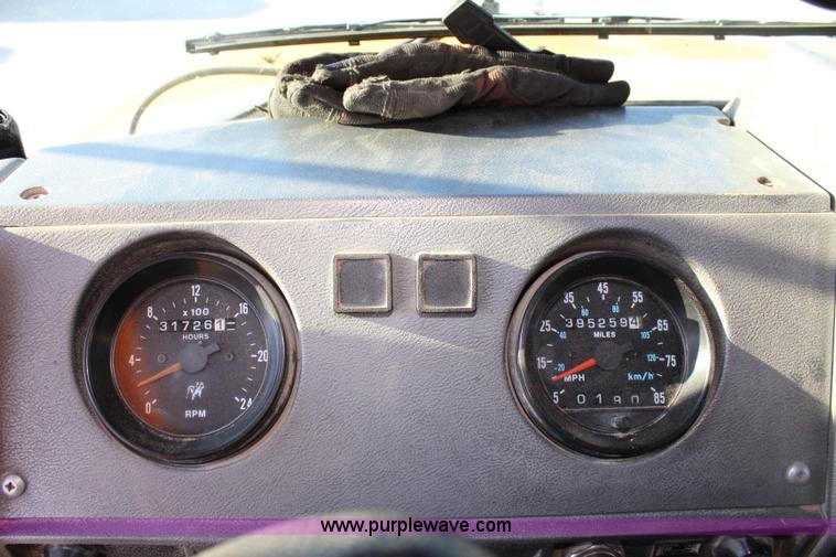 image for item J3702 1993 Mack RD690S dump truck