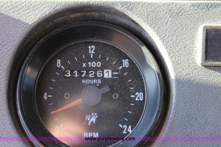 image for item J3702 1993 Mack RD690S dump truck