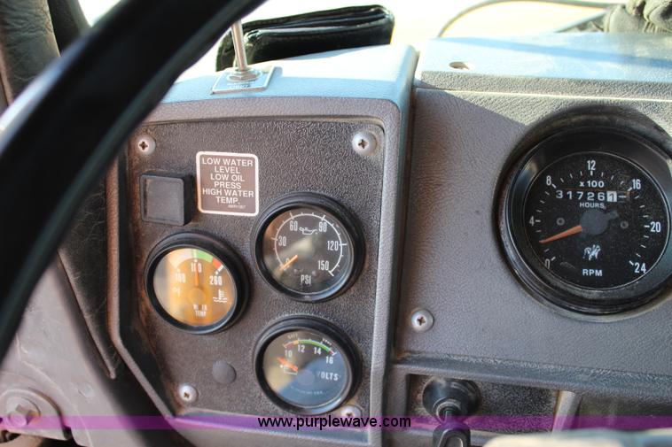 image for item J3702 1993 Mack RD690S dump truck