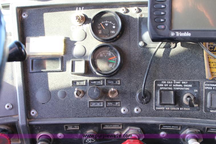 image for item J3702 1993 Mack RD690S dump truck