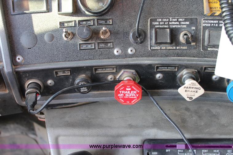 image for item J3702 1993 Mack RD690S dump truck