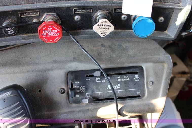 image for item J3702 1993 Mack RD690S dump truck