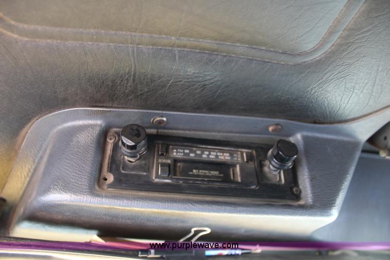 image for item J3702 1993 Mack RD690S dump truck