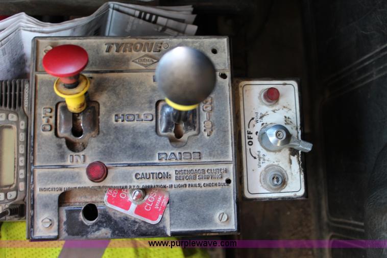 image for item J3702 1993 Mack RD690S dump truck