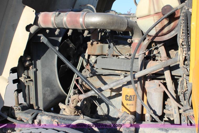 image for item J3702 1993 Mack RD690S dump truck