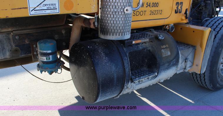 image for item J3702 1993 Mack RD690S dump truck