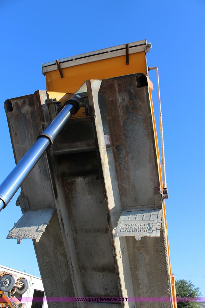 image for item J3702 1993 Mack RD690S dump truck