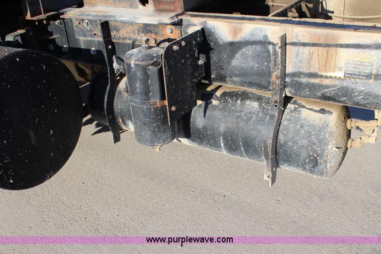 image for item J3702 1993 Mack RD690S dump truck